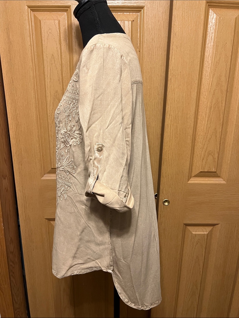 SOLITAIRE Embroidered Button Up - Picture 4 of 8